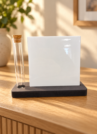 Sublimatietegel 15 × 15 cm met zwarte houder en glazen buisje