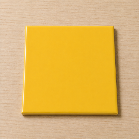 Gele_glanzende_keramische_tegel_15x15_cm