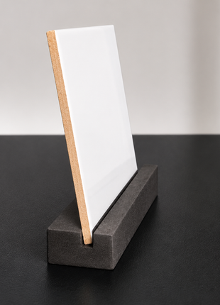 Sublimatietegel in zwarte displayhouder