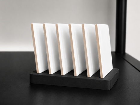 Zwarte displayhouder met 6 sublimatietegels